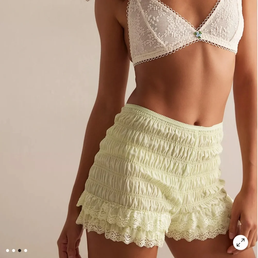 FREE PEOPLE In Bloom Shorties Lace Ruffles Gathered  Bloomer Cute Shorts - Picture 2 of 6